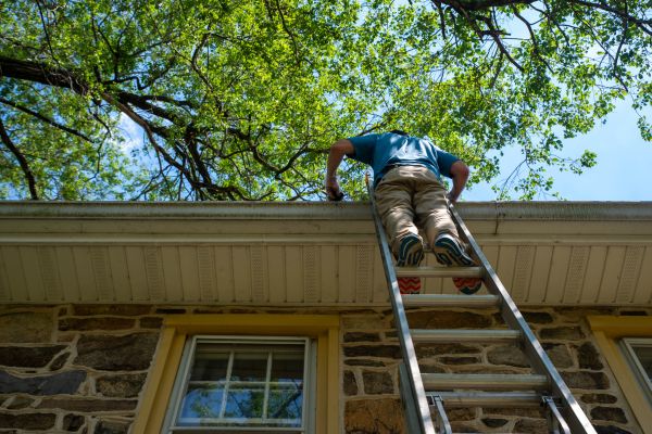 Industrial Gutter Cleaning in Encinitas